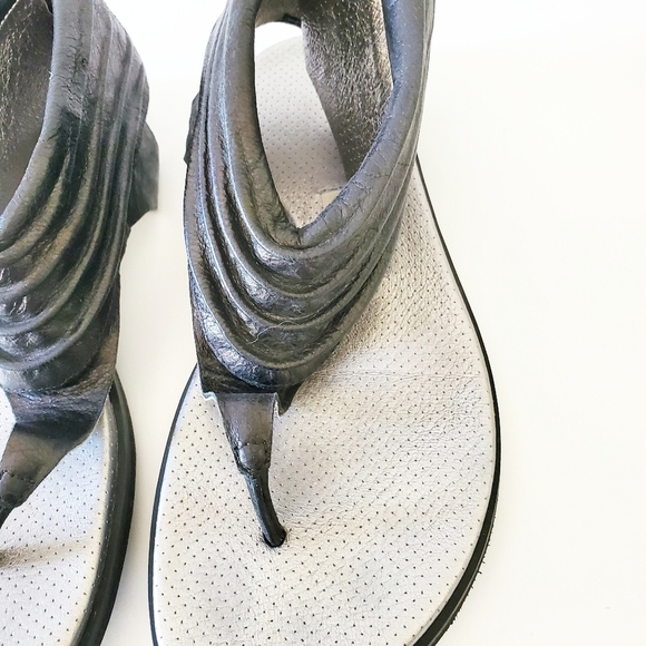 Black Sandals Gladiator 5 Ankle Cuff - Picture 2 of 7